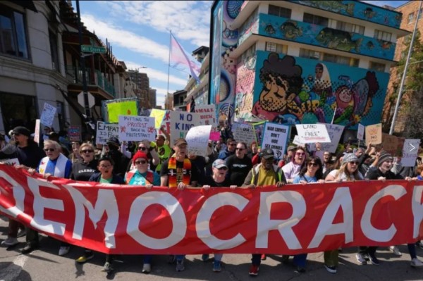 Los Ángeles: gas lacrimógeno y 74 arrestos en protesta anti-Trump
