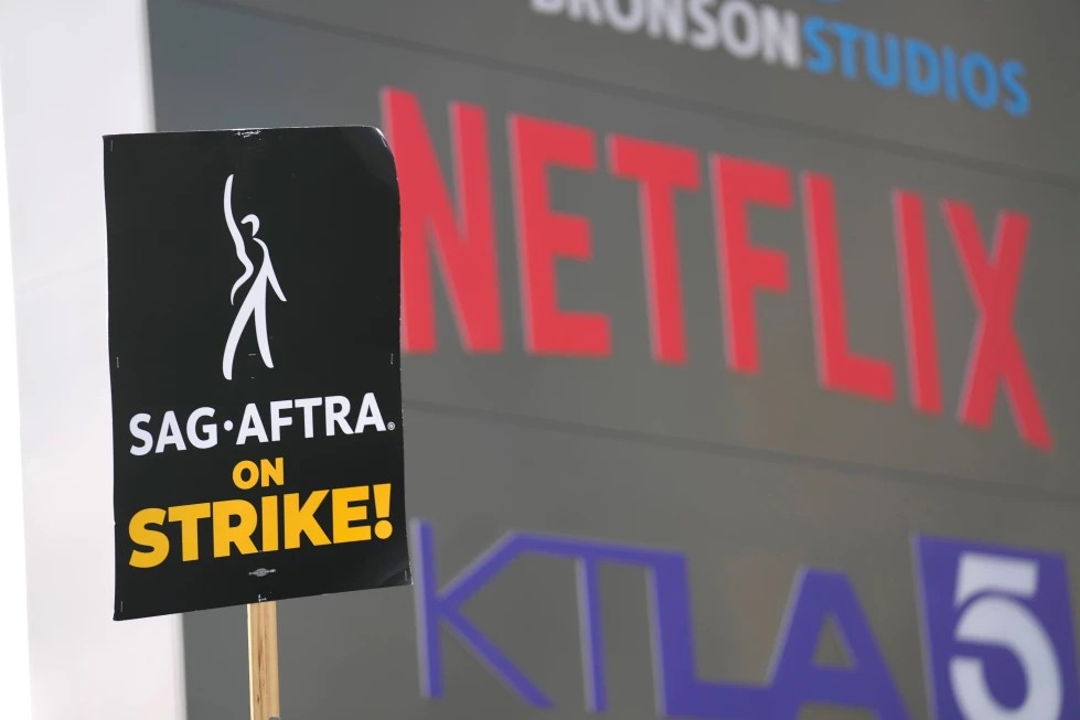 Guionistas logran acuerdo con estudios de Hollywood por cuatro años
