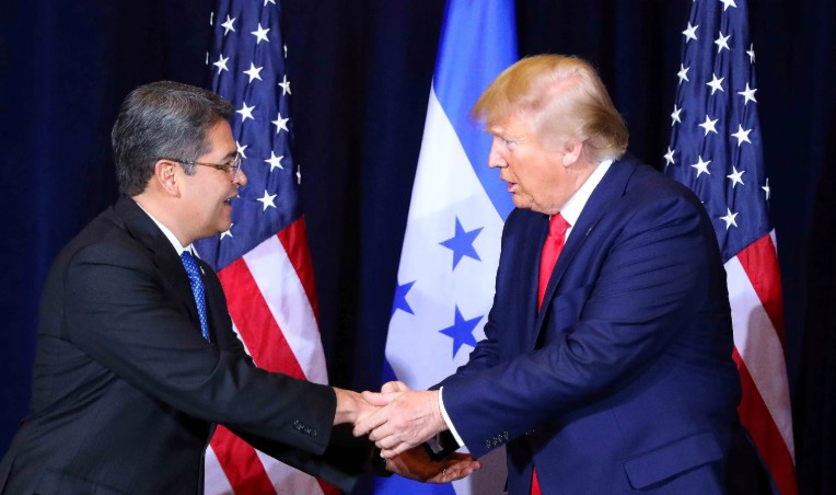 Expresidente de Honduras afirma que una corte de EEUU anuló su condena