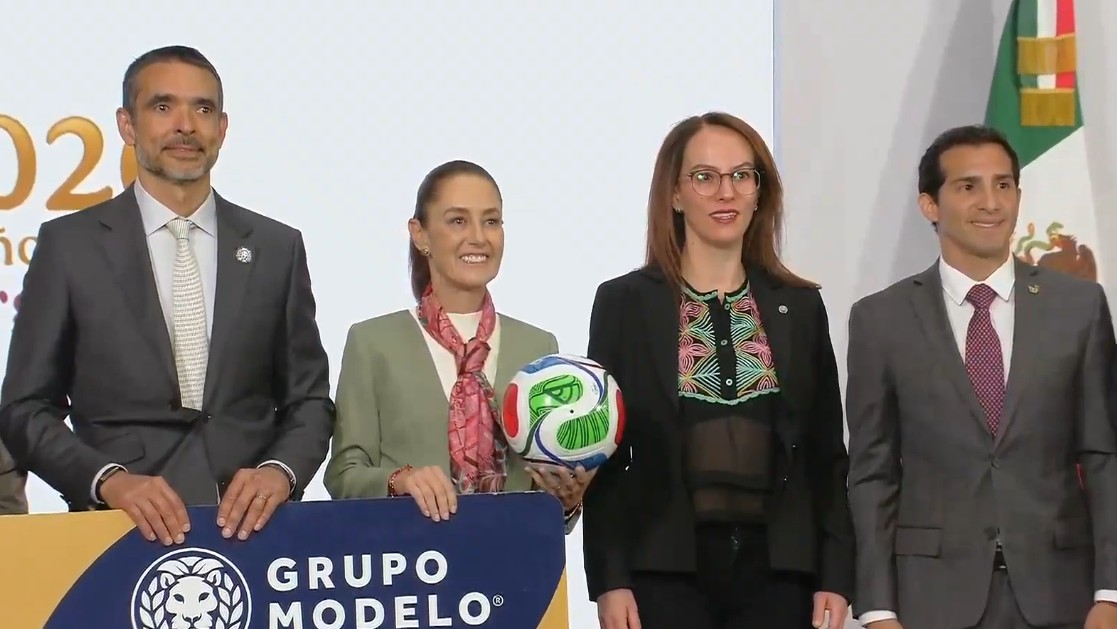 Entre crisis y fútbol, Sheinbaum viaja a España