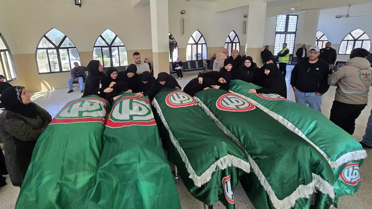 Ataques de Israel trastocan el rito del último adiós en Líbano