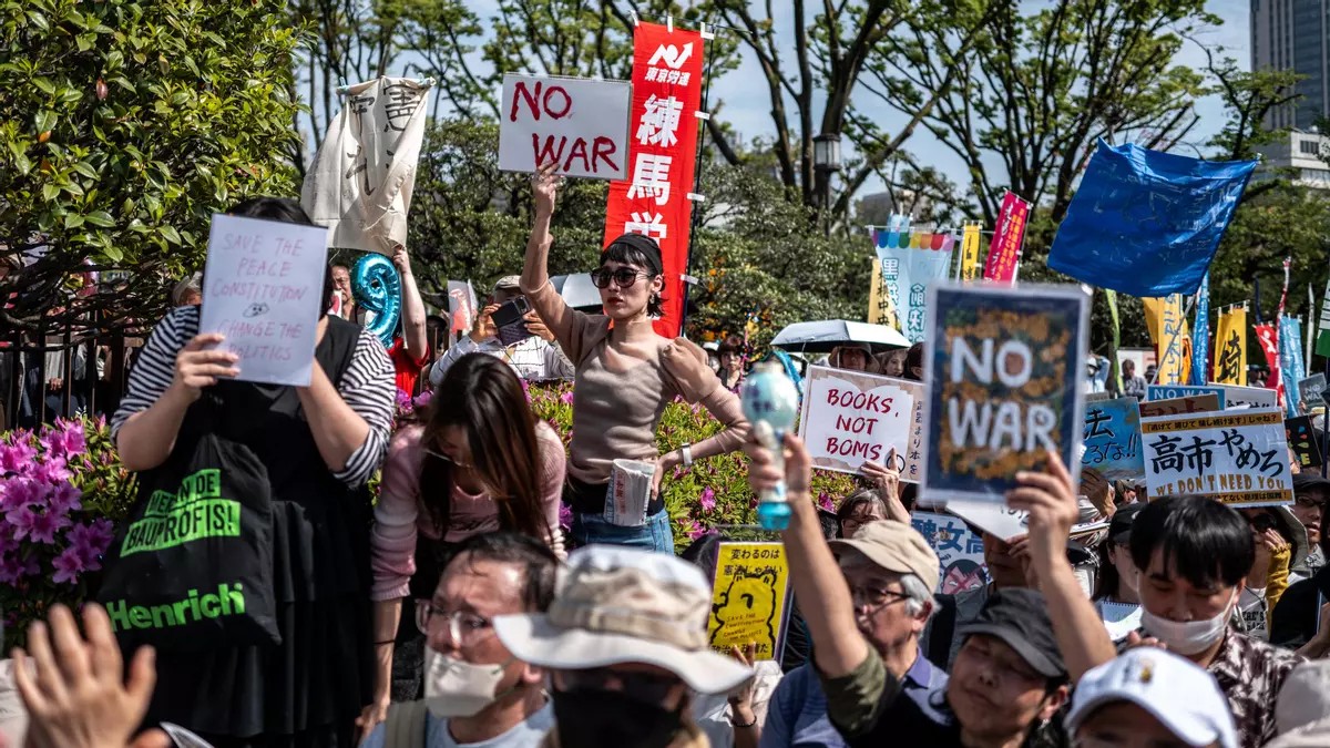 Juventud de Japón se moviliza para proteger Constitución pacifista
