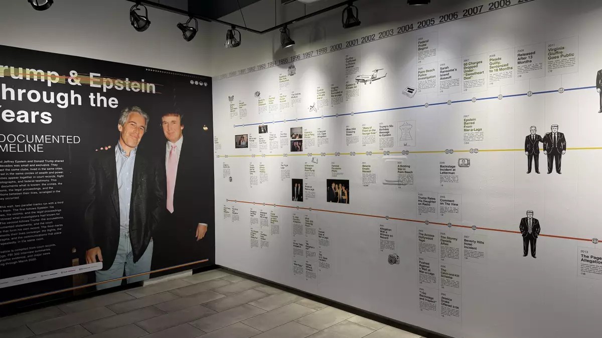 Exposición en Nueva York exhibe todos los archivos Trump-Epstein