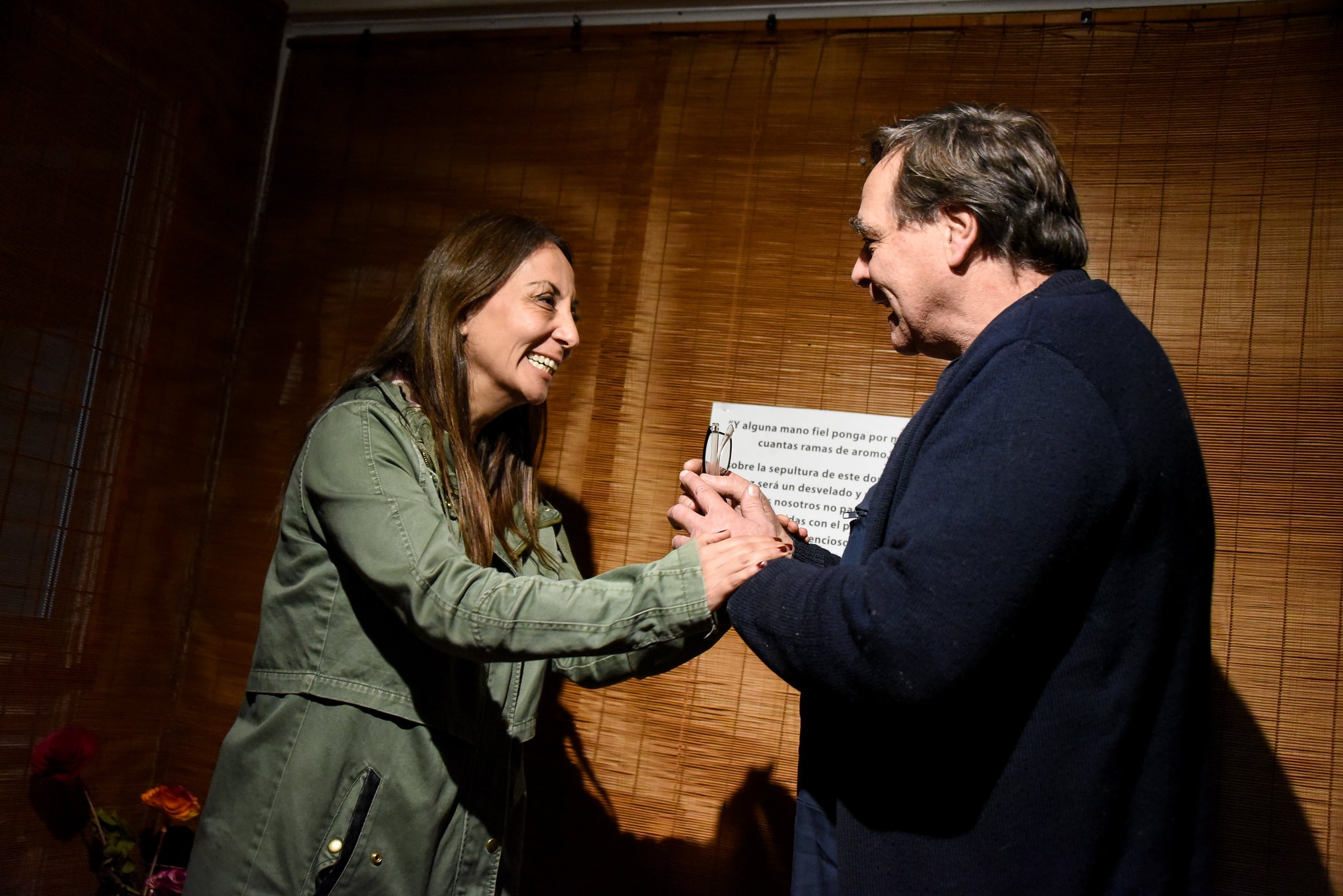 To the right, Cecilia Pérez, then a minister in the Chilean national government cheers then Jesuit priest Felipe Berríos during the inauguration of a development program at La Chimba, Chile, 2018. Picture of the Spokesperson's Office of the Chilean government @ www.flickr.com/photos/120053368@N08/43000890432. 