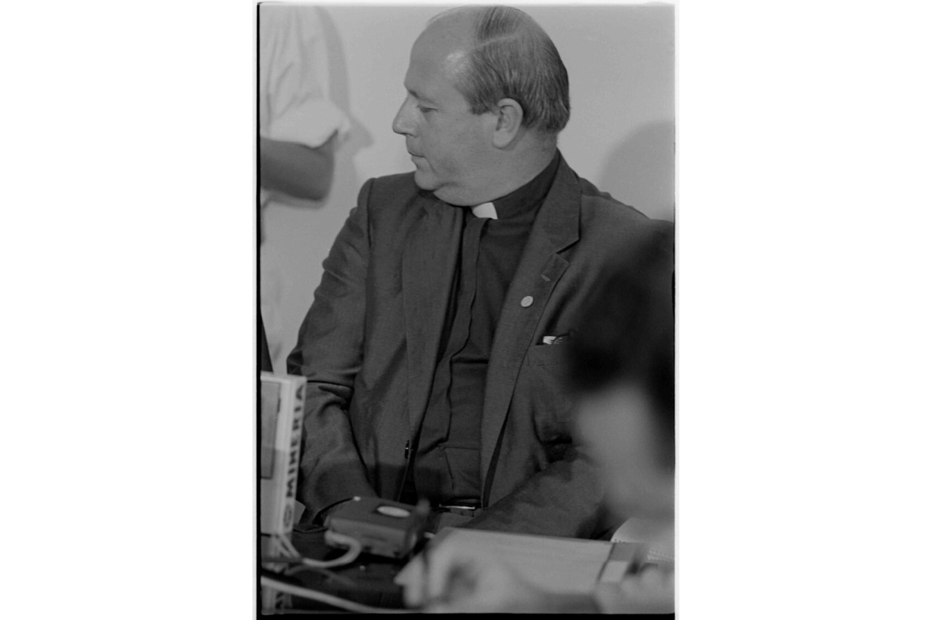 A 1989 picture of then coadjutor bishop of La Serena, Chile, Francisco José Cox Huneeus. Image by Inés Paulino. National Library of Chile @ www.bibliotecanacionaldigital.gob.cl/bnd/629/w3-article-636841.html. 