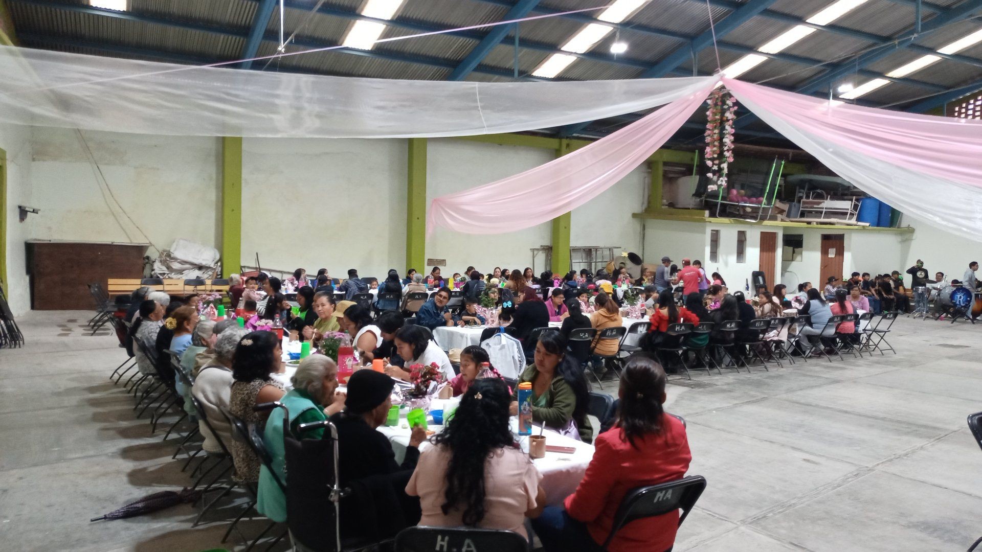 Discriminación en entrega de regalos del 10 de mayo en Sinaxtla Oaxaca
