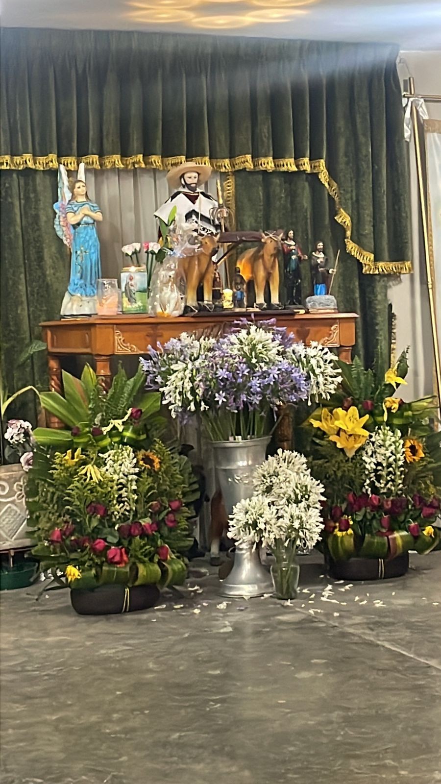 Imágenes de bulto de San Isidro Labrador.
