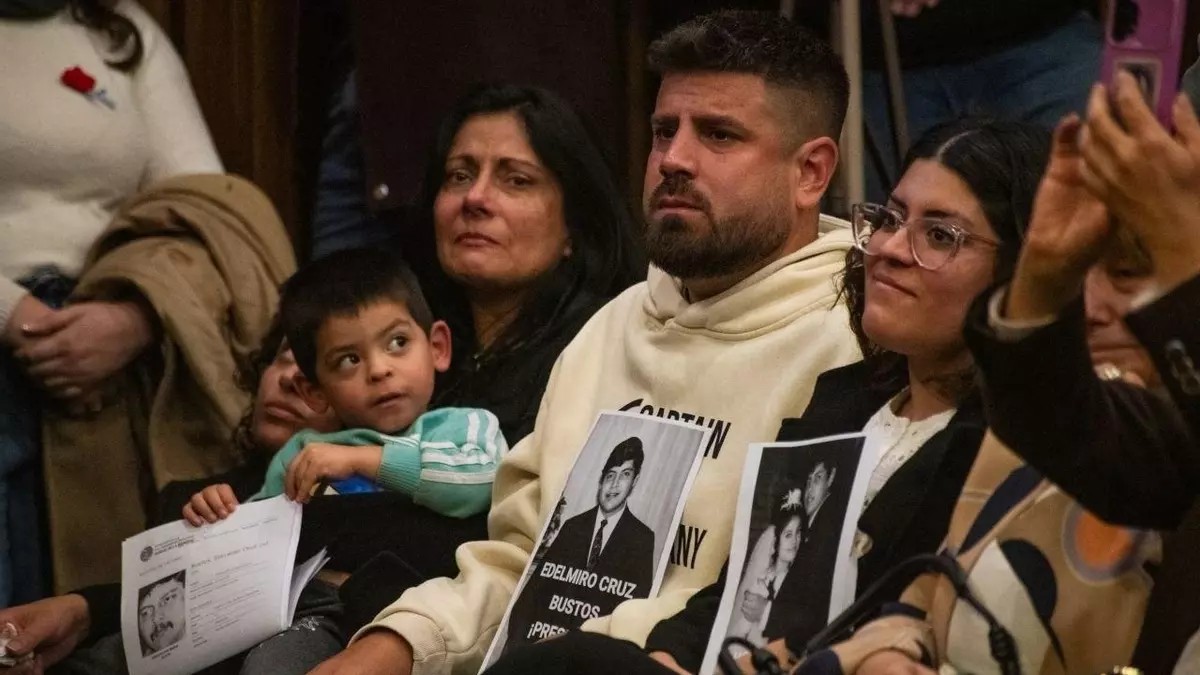Argentina identifica restos de 17 desaparecidos de la dictadura