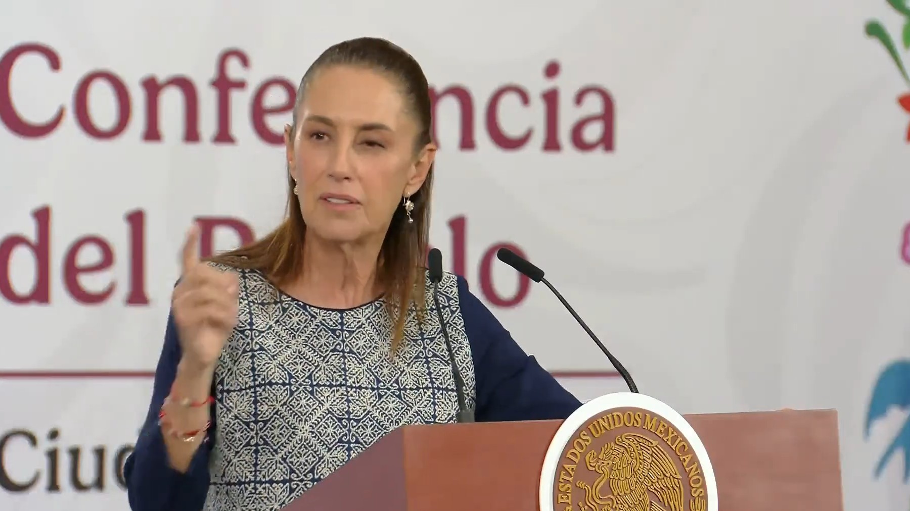 Sheinbaum defiende gestión de Mario Delgado en la SEP