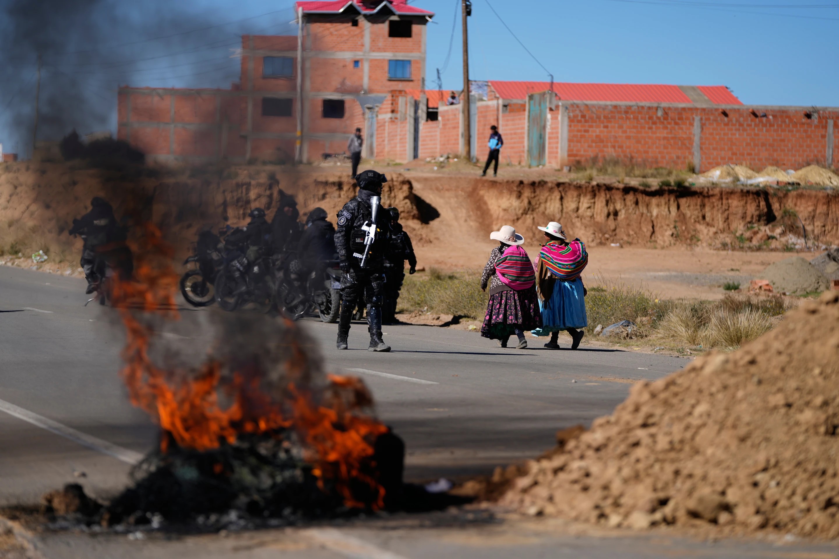 Violentas protestas en Bolivia dejan saqueos, heridos y crisis política