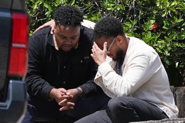 Ataque en mezquita de San Diego deja 5 muertos; agresores se suicidan