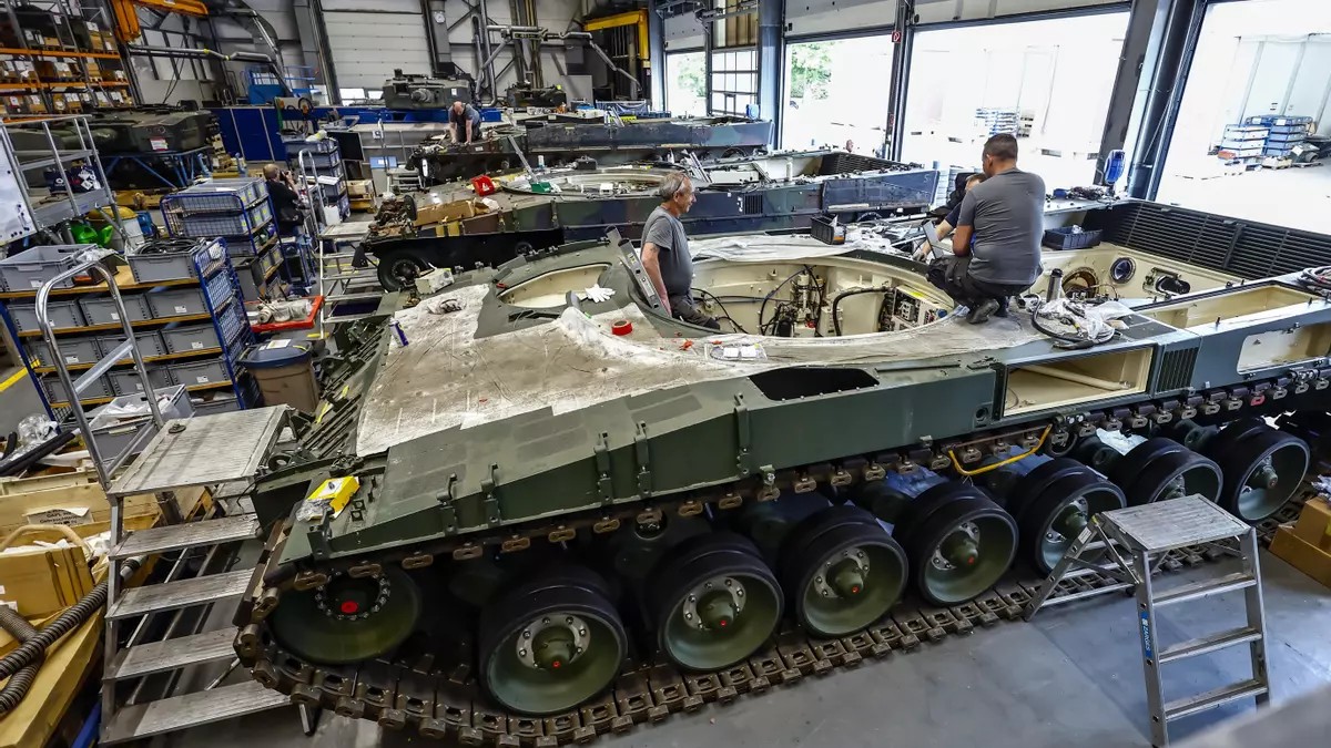 Europa refuerza defensa propia mientras Trump debilita la OTAN