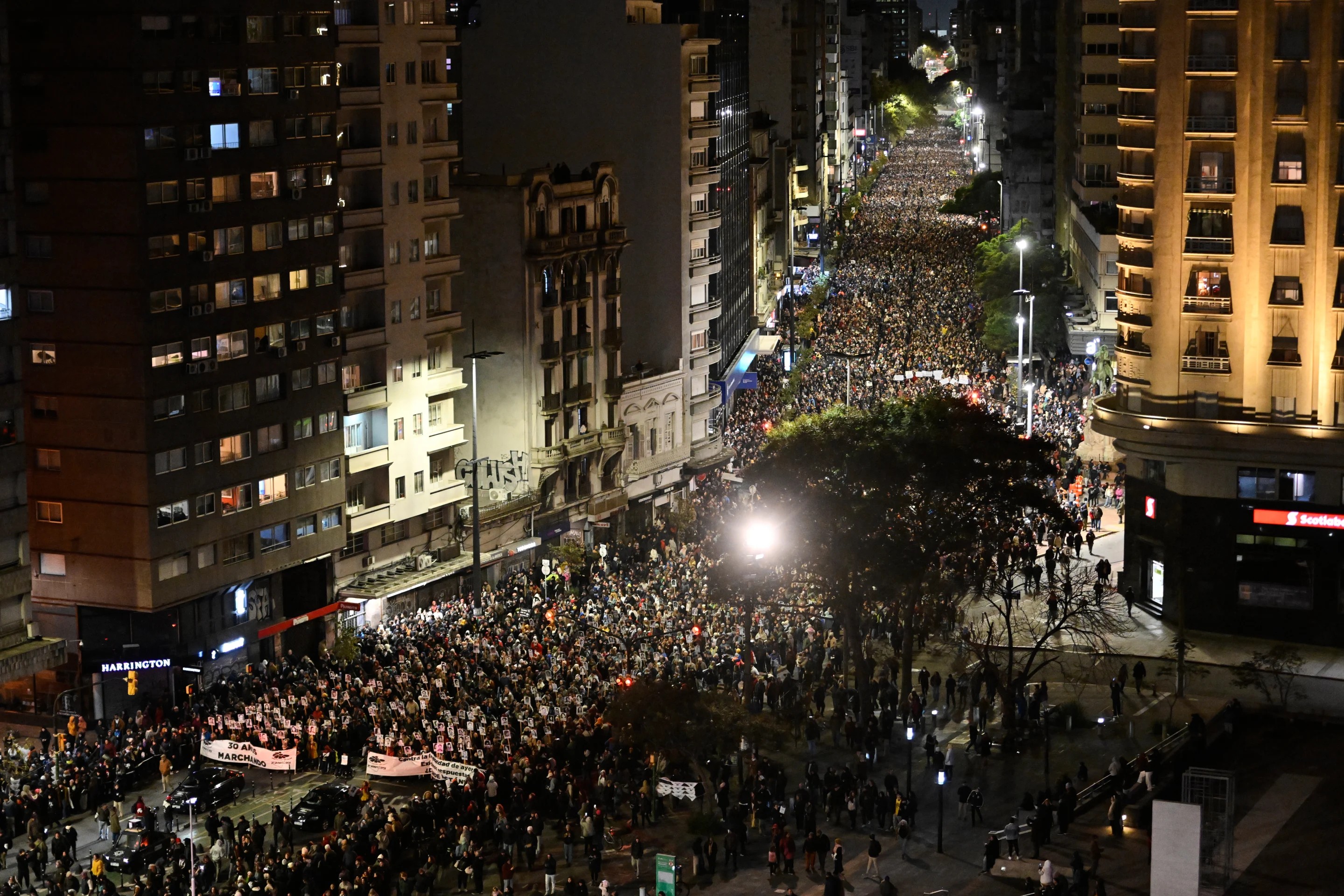 Uruguay revive memoria de desaparecidos con la Marcha del Silencio