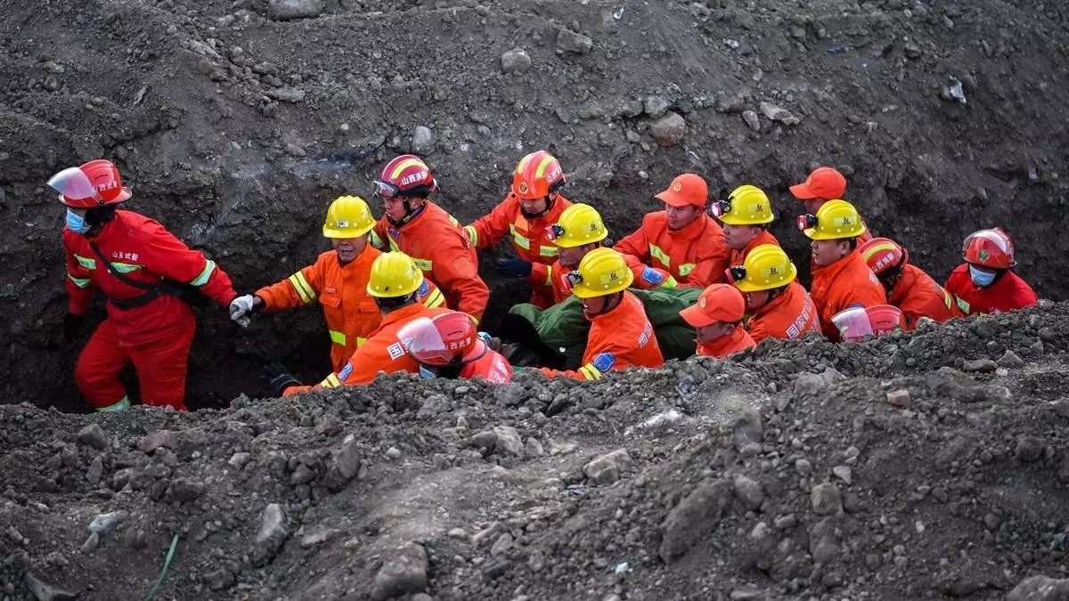 China: explosión de gas en mina causa al menos 90 muertos en Shanxi