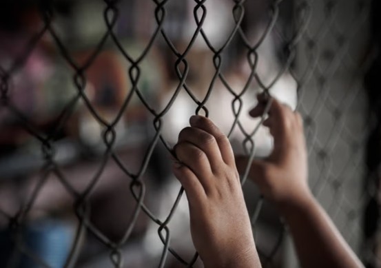 Niños migrantes sin delito, cárceles sin humanidad
