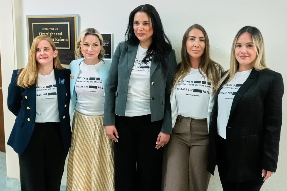 Víctimas de Epstein exigen justicia mientras persiste la impunidad