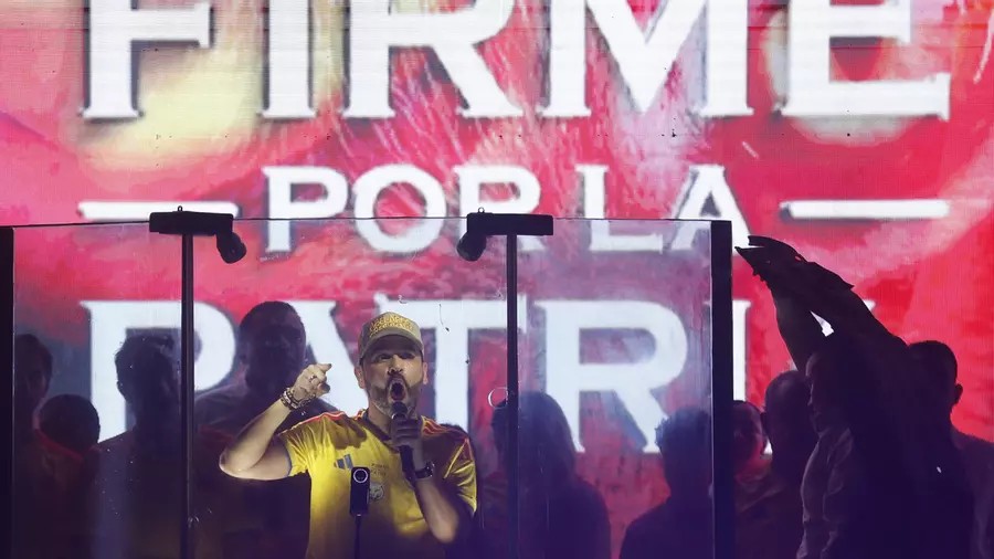 Abelardo De la Espriella sorprende y gana primera vuelta colombiana