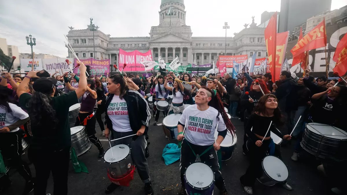 “Nos queremos vivas y libres”: grito masivo contra gobierno de Milei