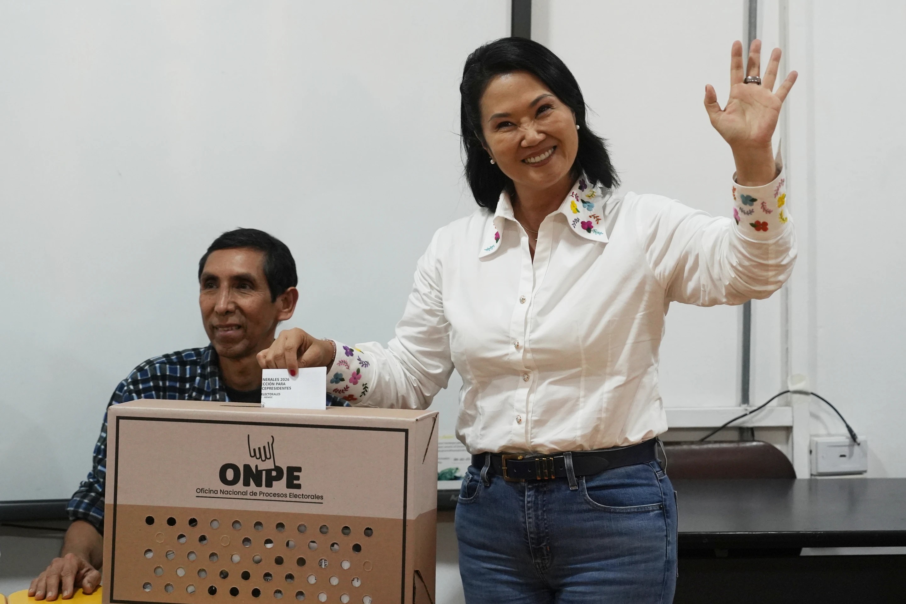 Al 62% del conteo, Fujimori lleva la ventaja en las elecciones de Perú