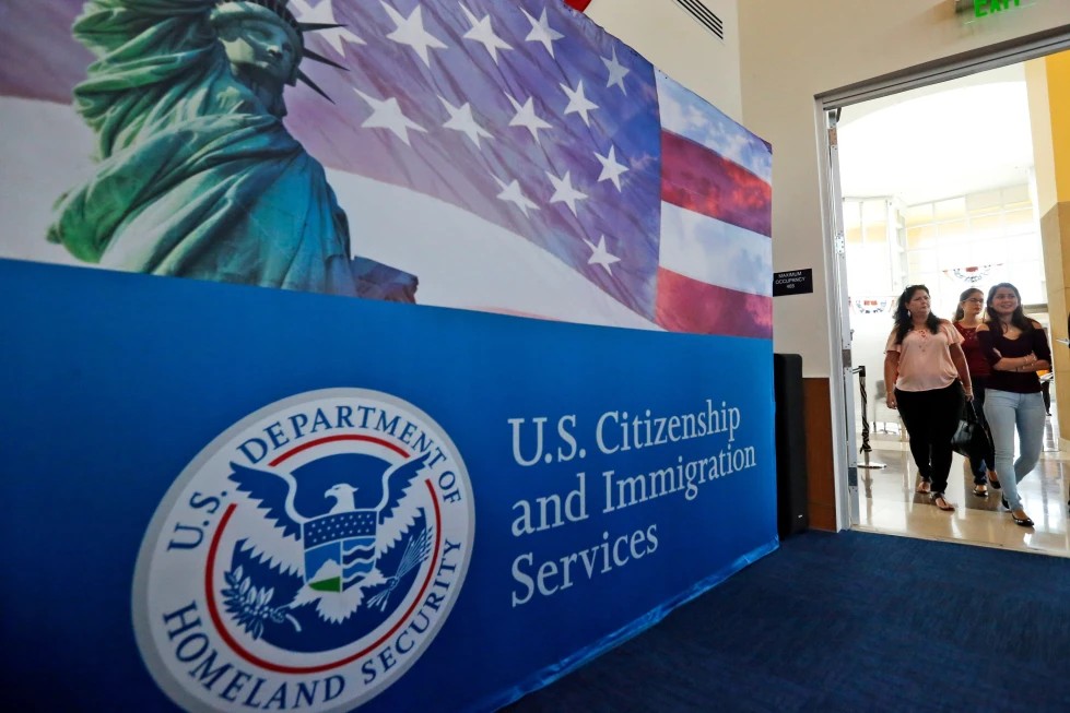 Juez de EEUU anula cuota de 100.000 dólares para nuevas visas H-1B