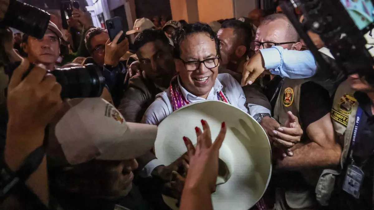 Roberto Sánchez aventaja a Fujimori entre disputa electoral en Perú