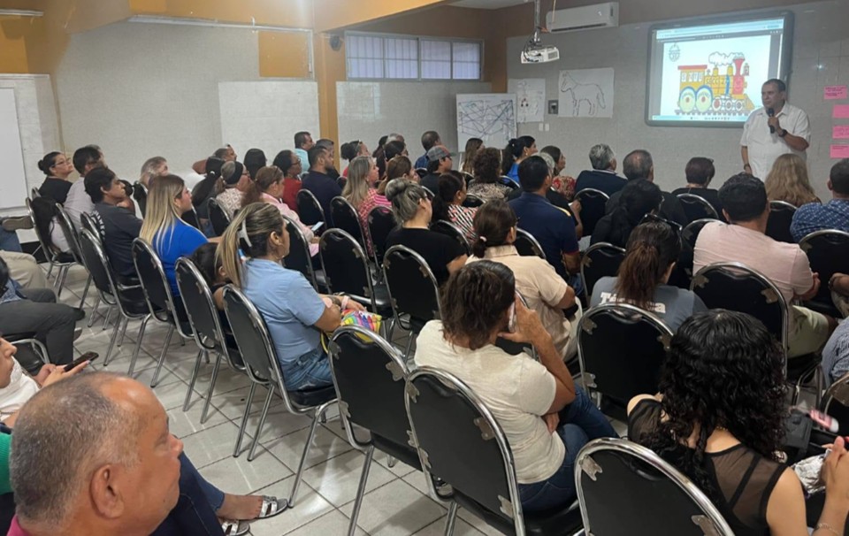 Magisterio de Sinaloa discute agenda sindical en taller de Impulso 27