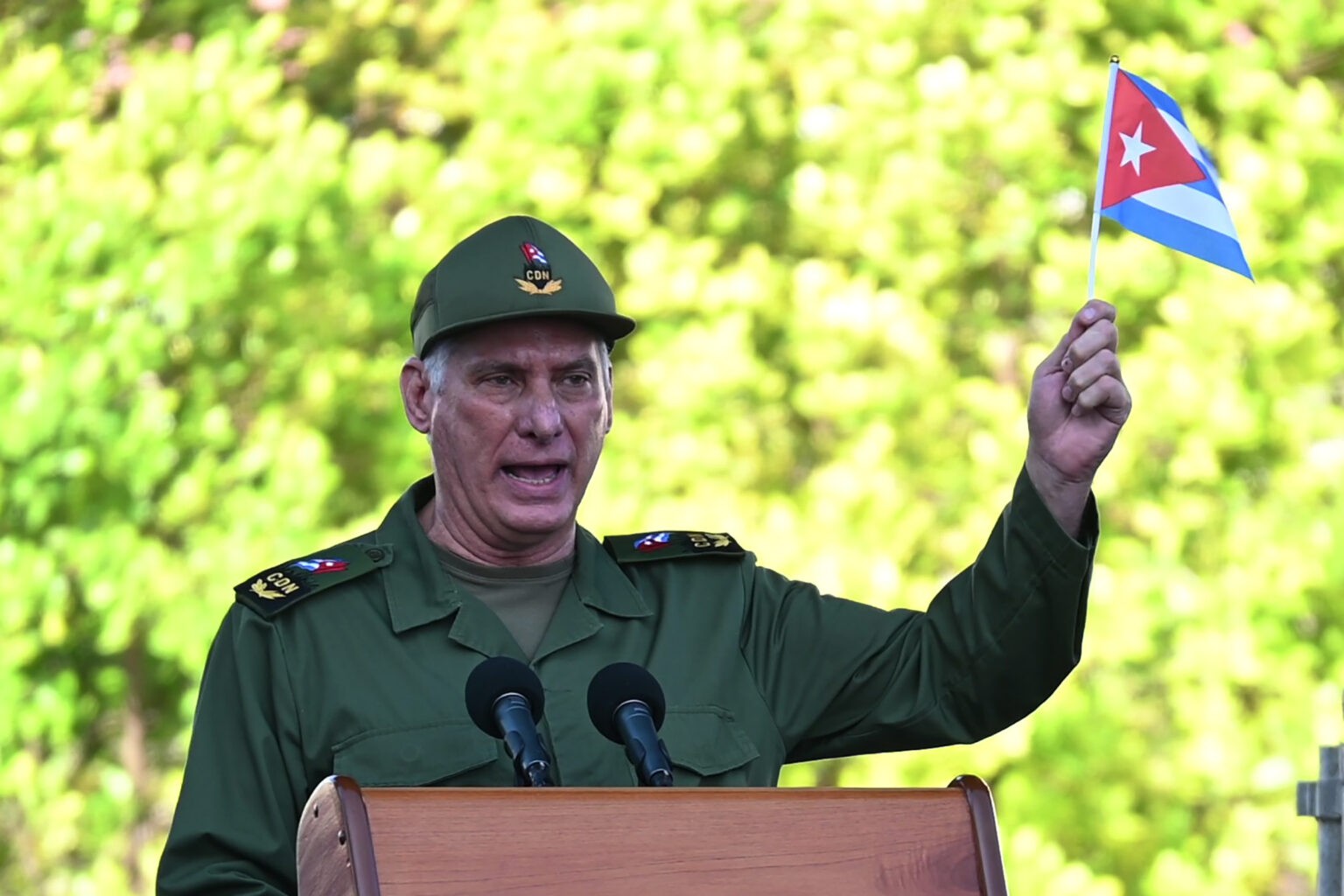Cuba liberaliza su economía entre crisis interna y presión de EEUU