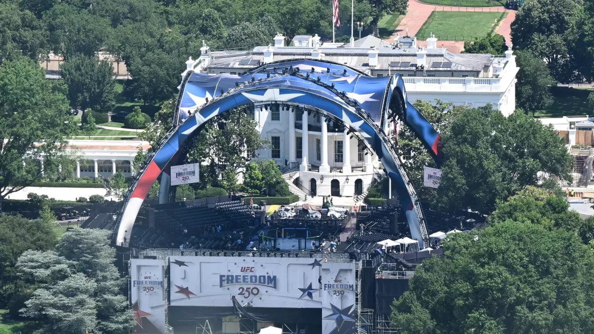 Trump monta un circo romano en la Casa Blanca por su 80 cumpleaños