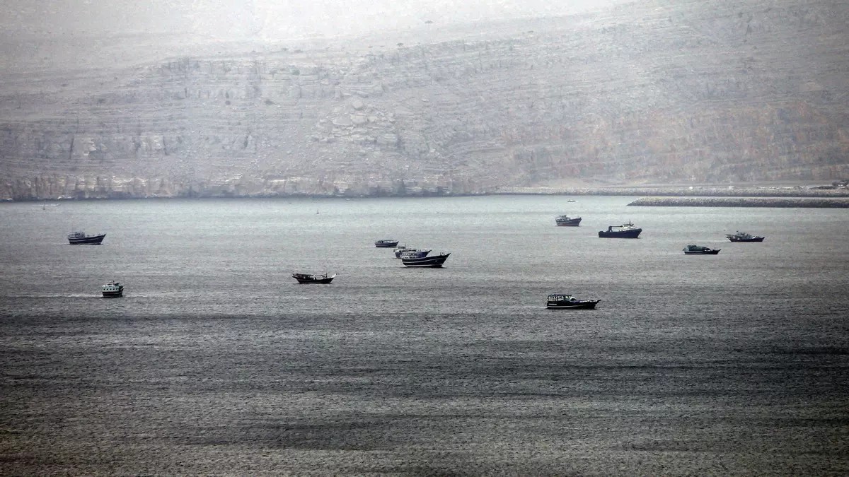 Irán cierra estrecho de Ormuz tras ataques israelíes en Líbano