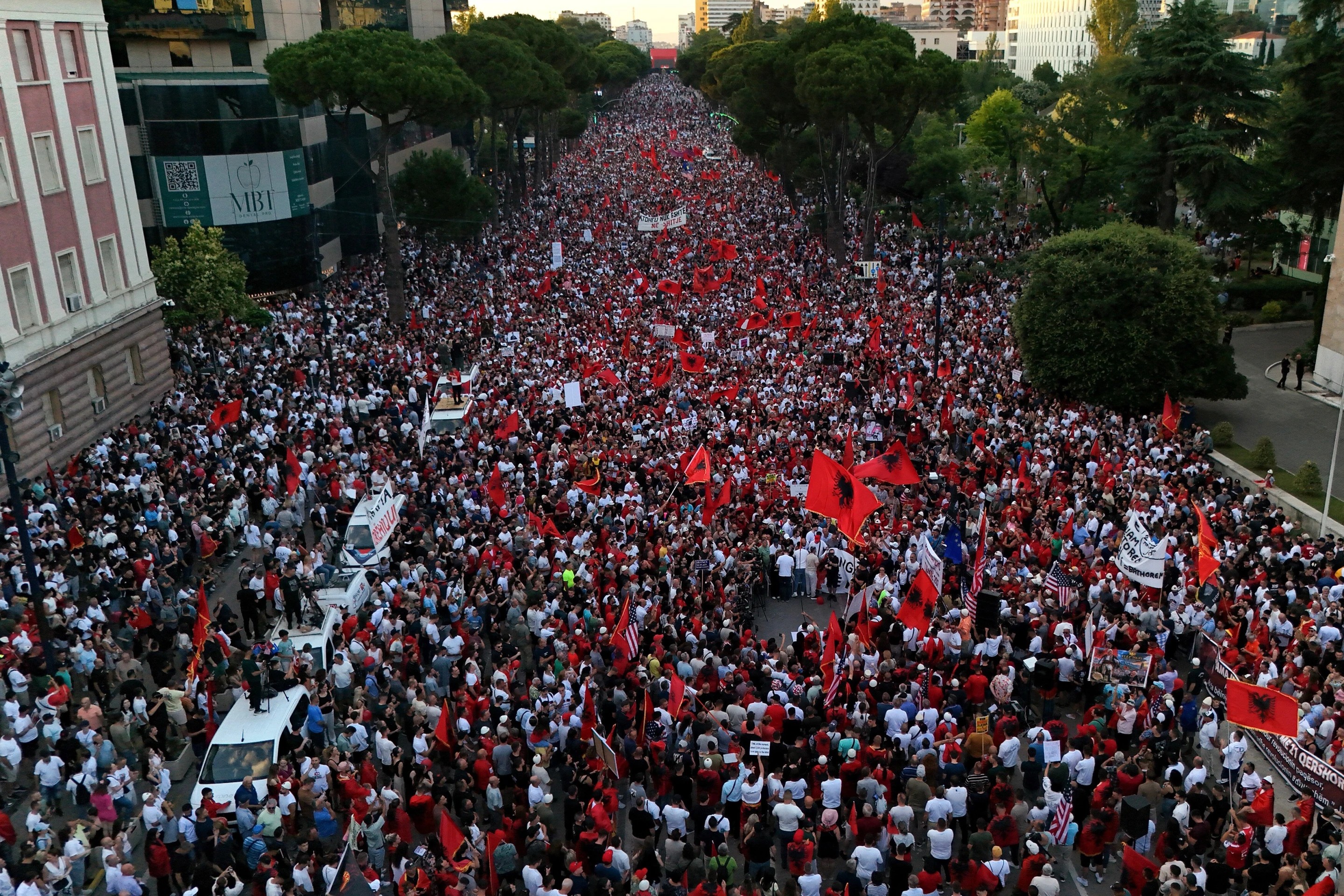 Proyecto de la familia Trump en Albania detona protestas ambientales