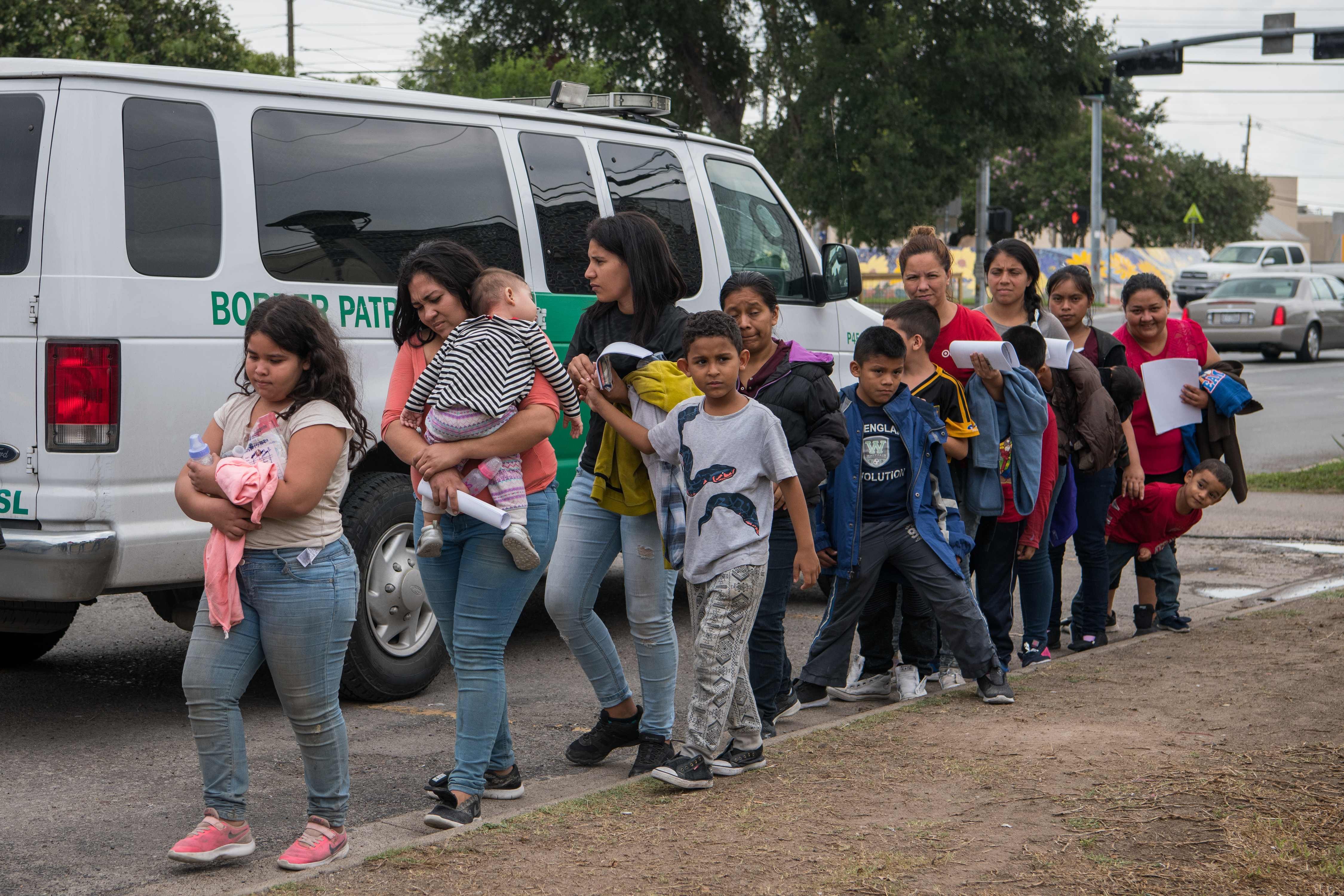 Niños migrantes de Guatemala y Honduras enfrentan rutas de explotación