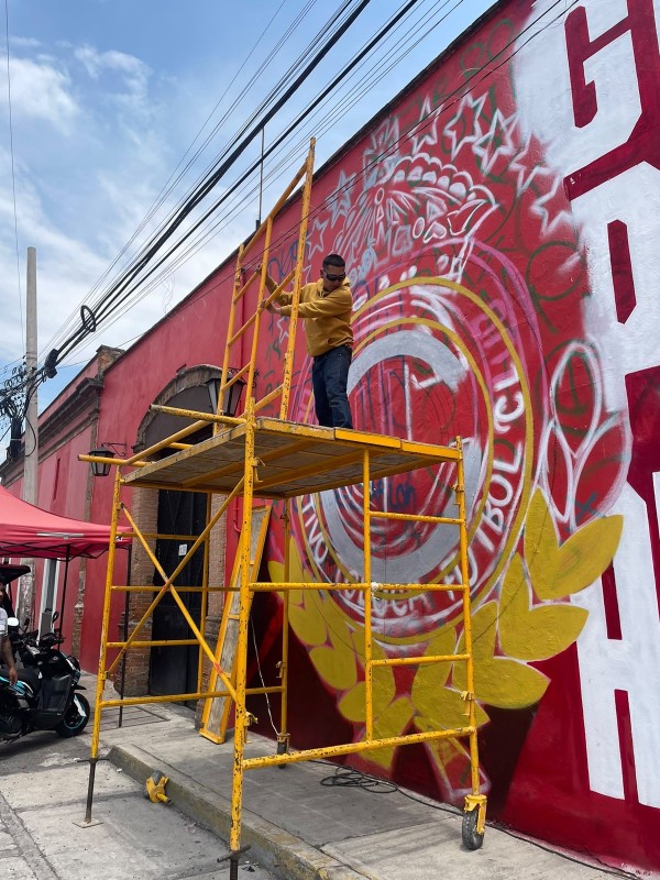 La hechura del mural “Gracias por esas alegrías”