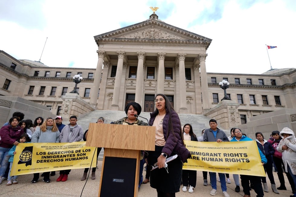 Mississippi autoriza lista estatal de inmigrantes sin residencia legal