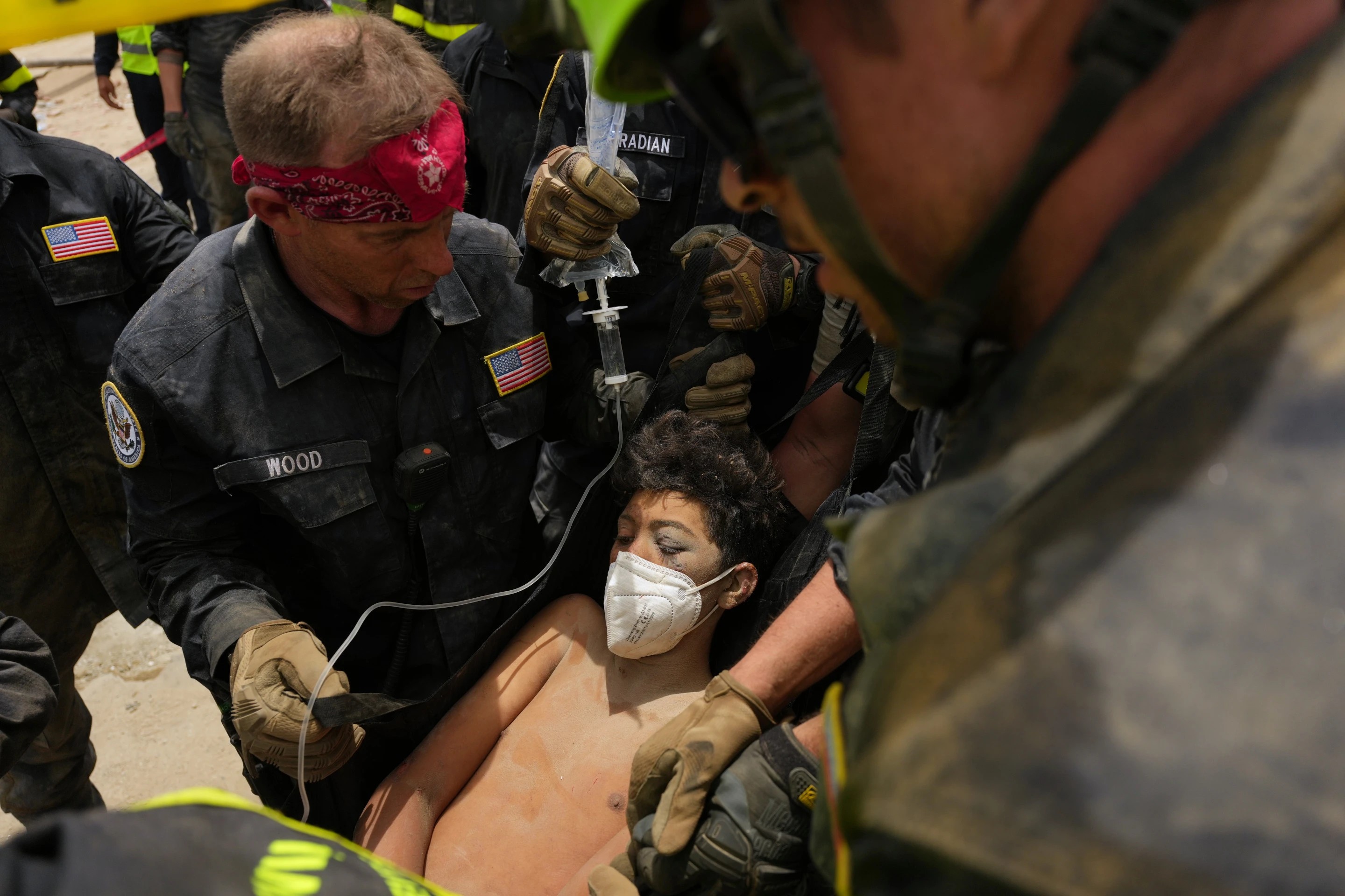 Rescatistas aceleran búsquedas por falta de respuesta en Venezuela