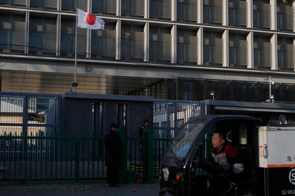 China impone controles de exportación a 40 entidades japonesas