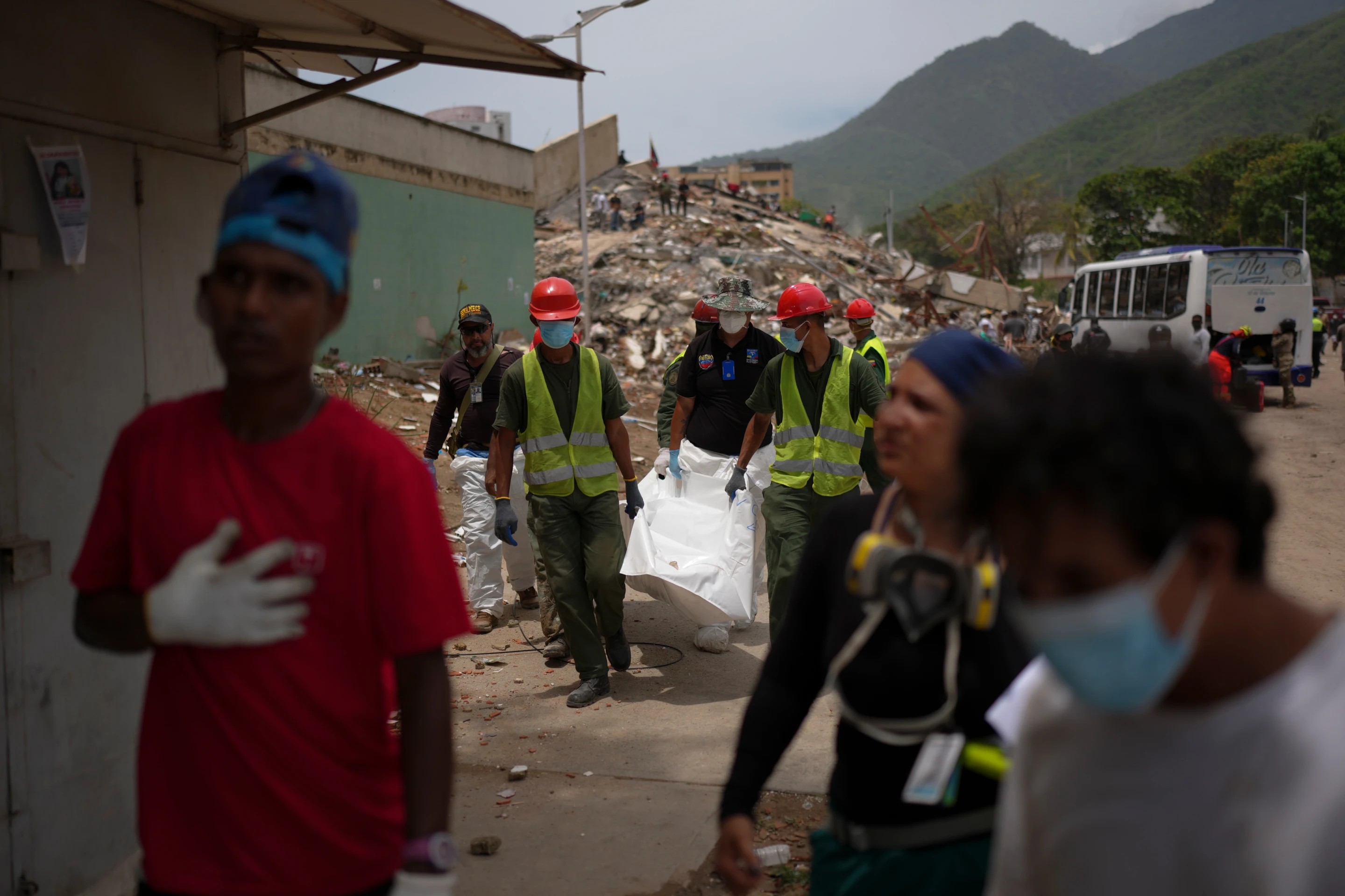 Venezuela enfrenta colapso forense tras terremotos en La Guaira