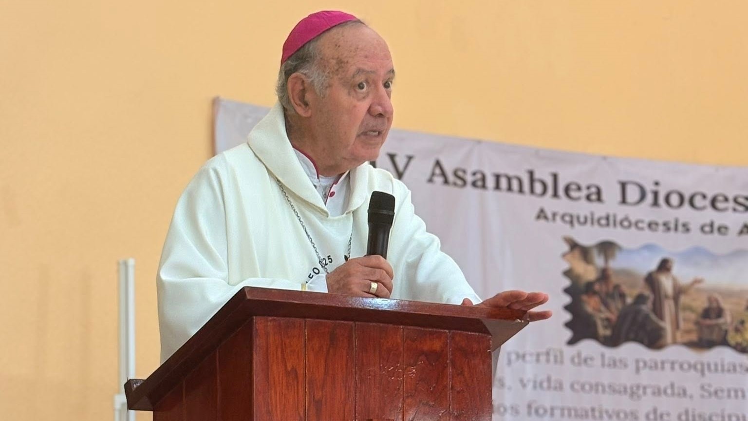 Leopoldo González González, actual arzobispo de Acapulco, se dirige a la asamblea de su diócesis en noviembre de 2025. De las redes sociales de su diócesis.