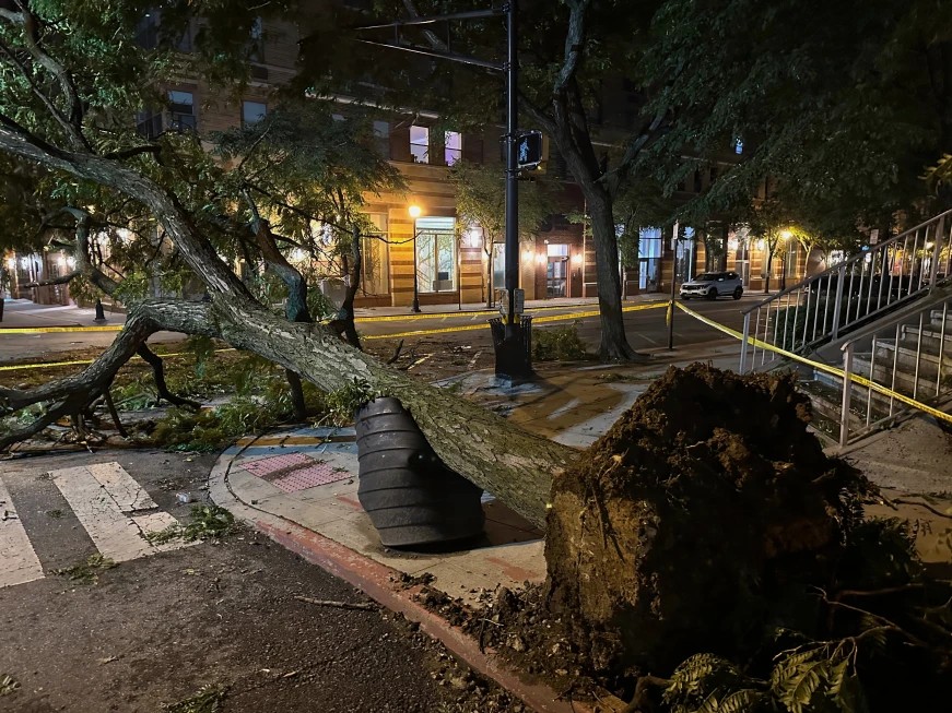 Tormentas dejan tres niños muertos y apagones masivos en EEUU