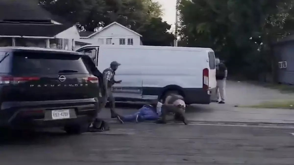 Agente de ICE mata a mexicano durante operativo en Houston