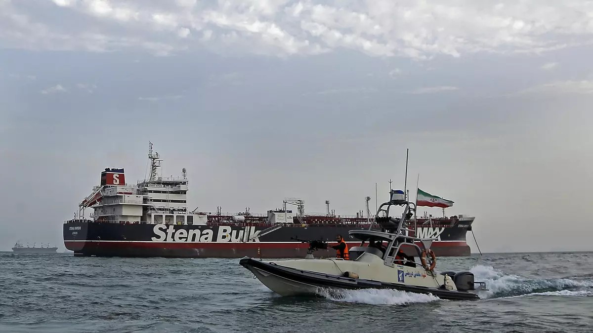 EEUU e Irán escalan en sus ataques cruzados tras el cierre de Ormuz