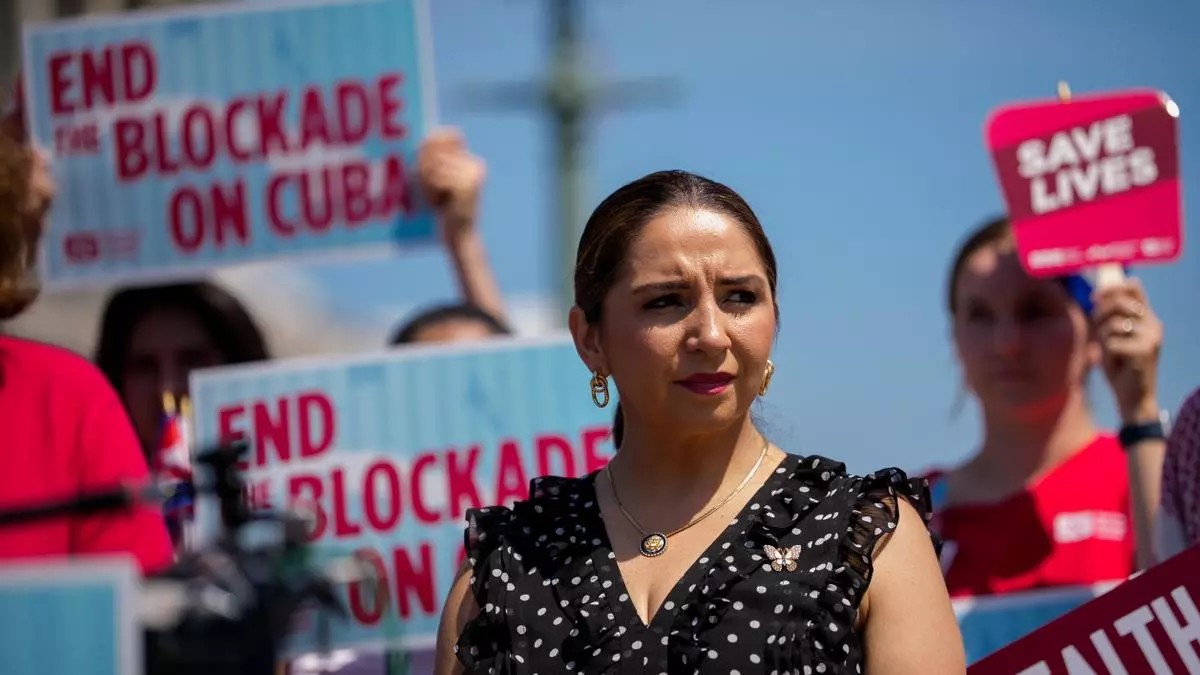 Congresista Delia Ramírez denuncia guerra contra Cuba y terror del ICE