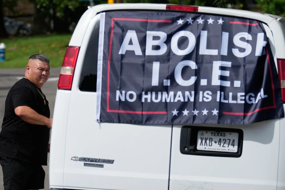 Juez frena deportación de testigo del caso Araujo por ICE
