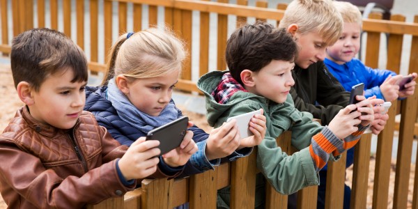 Las redes sociales en menores: más que adicción, autodestrucción