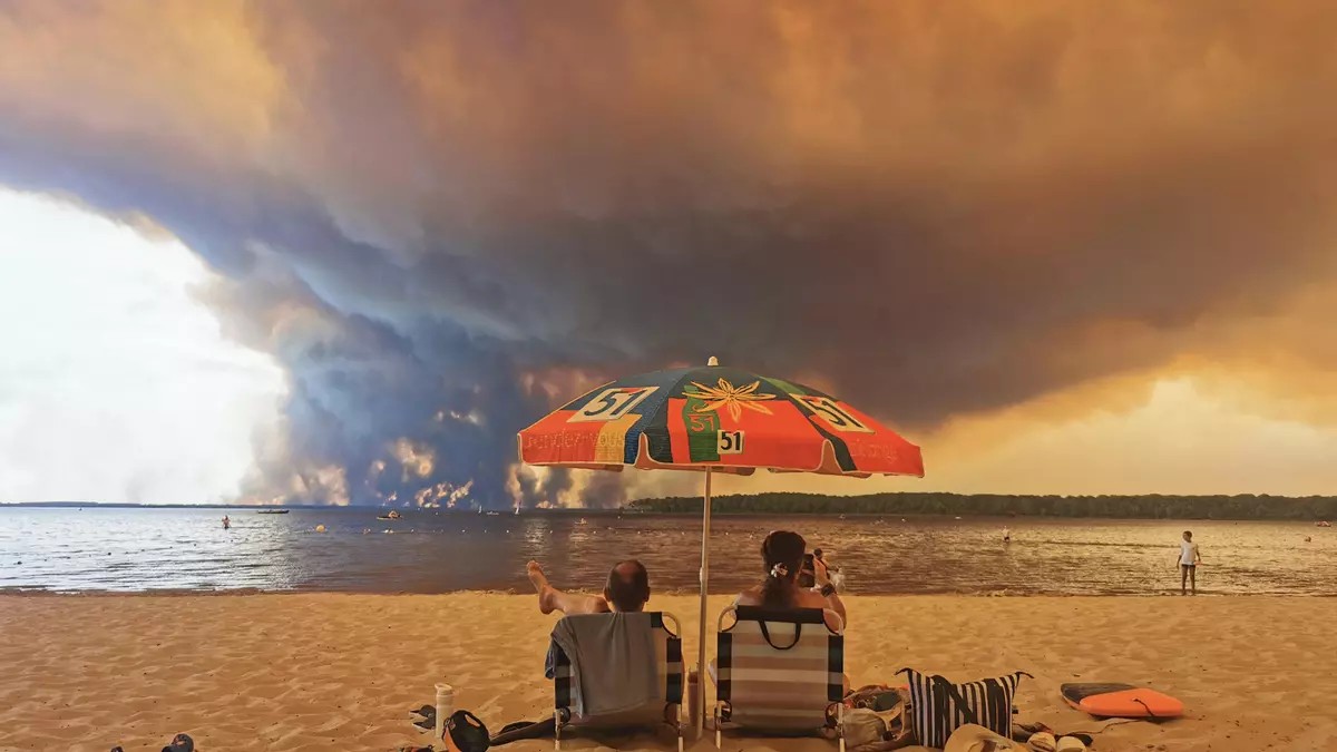 Incendio en Francia desplaza a 220 mil personas