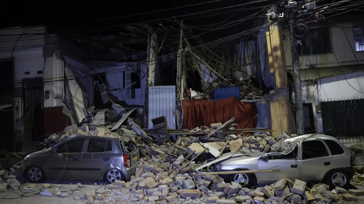 Terremoto en Colombia lleva al menos 132 muertos y cientos de heridos