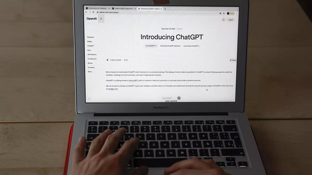 OpenAI lanza ChatGPT para adolescentes con controles parentales