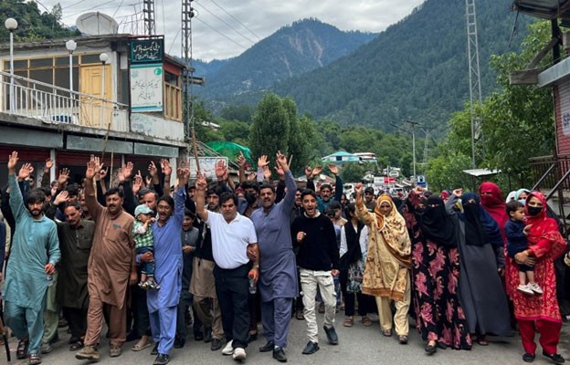 Pakistán restringe a periodistas extranjeros y endurece censura