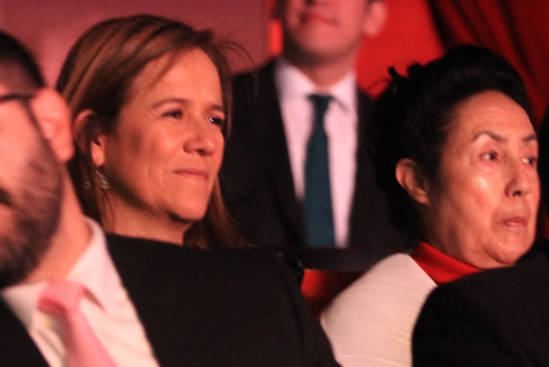 To the left, Margarita Zavala de Calderón, wife of former President Felipe Calderón Hinojosa. To her left, Eva García de Joaquín, Naasón Joaquín García's mother. December 14, 2018. Picture from the official Movimiento Ciudadano Jalisco feed at www.flickr.com/photos/dipciudadanos/31392369917/in/photostream/. To the left, Margarita Zavala de Calderón, wife of former President Felipe Calderón Hinojosa. To her left, Eva García de Joaquín, Naasón Joaquín García's mother. December 14, 2018. Picture from the official Movimiento Ciudadano Jalisco feed at www.flickr.com/photos/dipciudadanos/31392369917/in/photostream/.