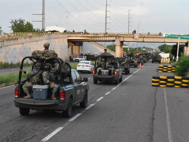 Movimientos militares aumentan en Sinaloa durante crisis por Rocha