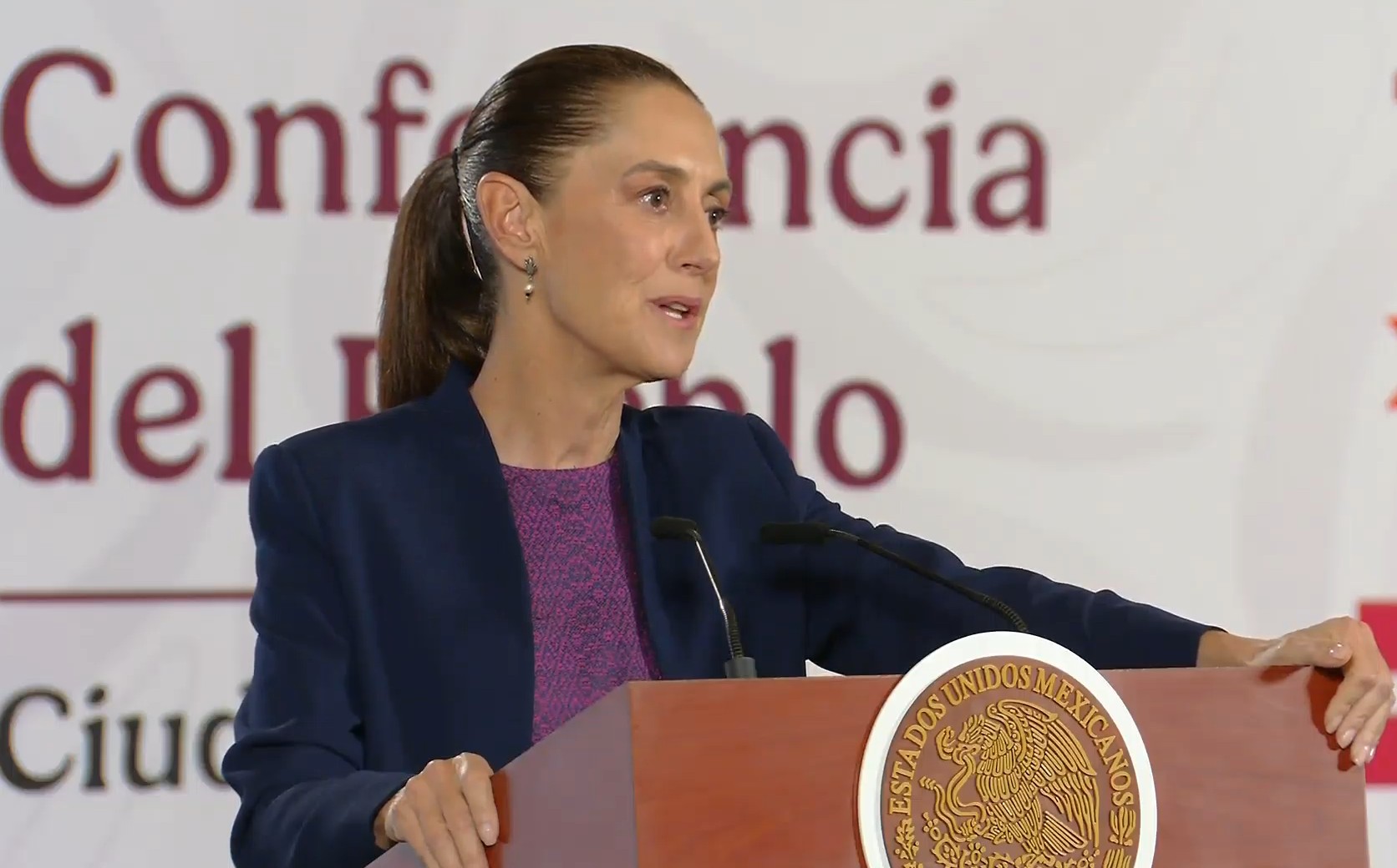 Sheinbaum insiste en vetar candidaturas con doble nacionalidad